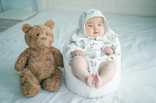 灵宝宝宝挠耳朵是怎么回事